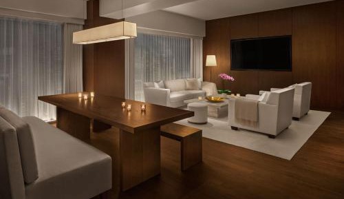One-Bedroom Penthouse King Suite with City View