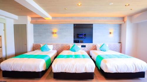 Modern Triple Room