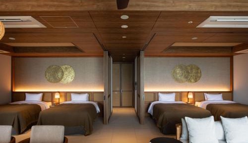Deluxe Suite with Lounge Access