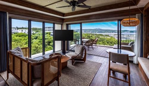 Corner Premium Suite with Lounge Access