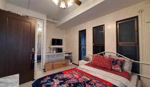 Three-Bedroom Apartment with Balcony