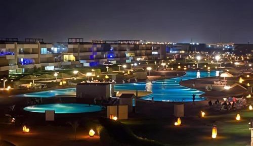 Apartment with Pool View 