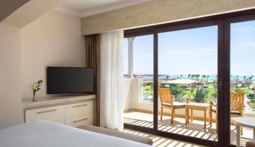 Classic Queen Room with Mountain View
