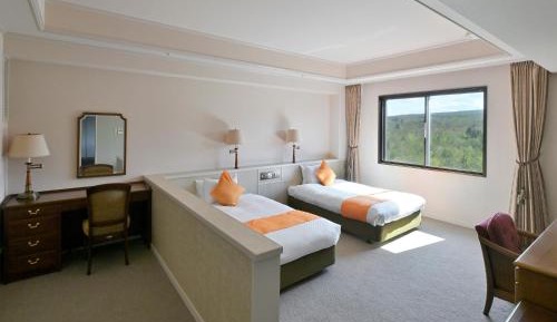 Modern Suite Room with Mountain View