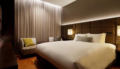 Superior Queen Room - River View with Lounge Access - Non-Smoking