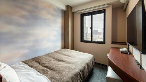 Single Room with Bath - Smoking 