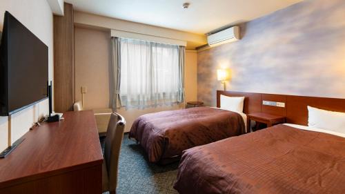 Twin Room with Bath - Non-Smoking