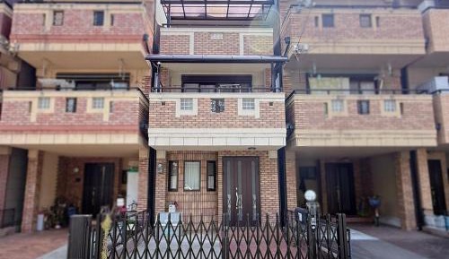 Four-Bedroom Apartment with Balcony 