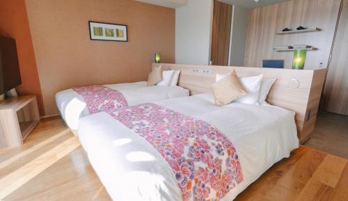 Club Floor Anji / Twin Room / Airport View