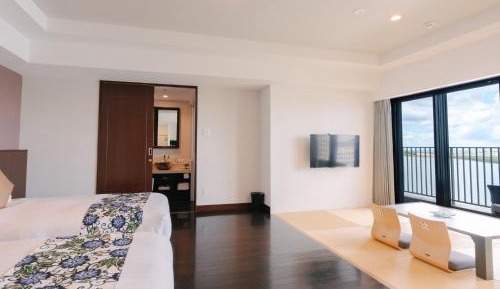Open-air Onsen bath / Corner Deluxe Twin Room with Tatami Area / Airport View