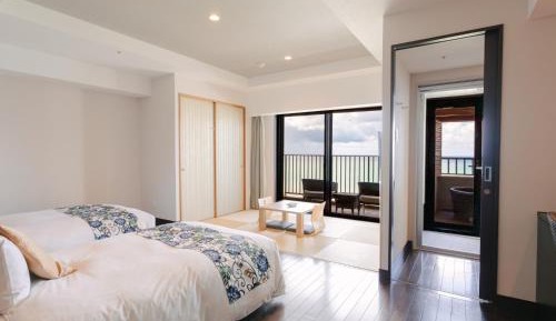 Open-air Onsen bath / Deluxe Twin Room with Tatami Area / Ocean View