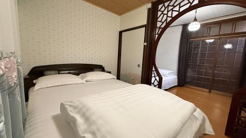Economy Triple Room