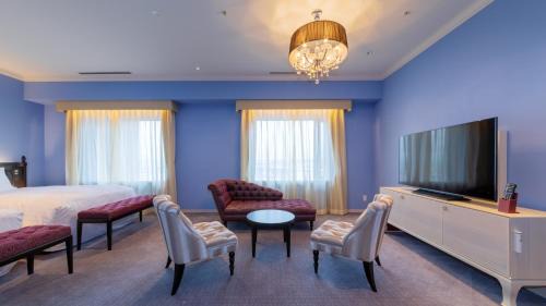 Luxury Twin Room with River View and Lounge Access