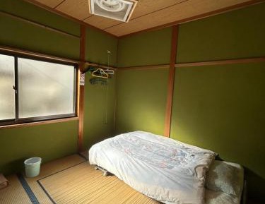 Single Room with Shared Bathroom