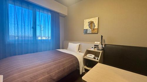 Small Single Room - Non-Smoking