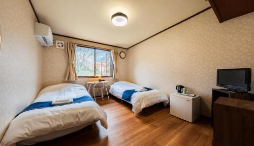 Twin Room with Shared Toilet