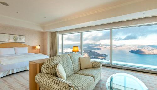 King Suite with Club Access - Lake Side