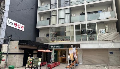 One-Bedroom Apartment with Balcony
