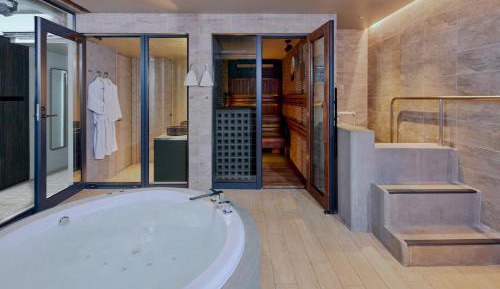 Sauna Suite with Rooftop Access