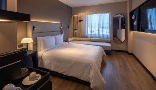 Queen Room - Mobility Accessible/Non-Smoking