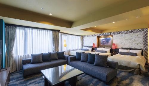 Dynasty Suite with Lounge Access