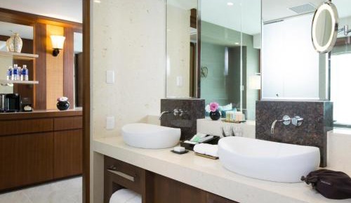Suite Twin Room with Lounge Access
