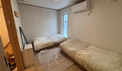 Twin Room with Shared Toilet