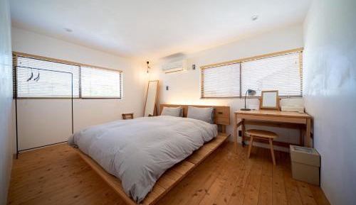 Queen Room with Shared Bathroom
