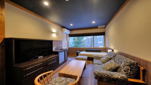 Renovated Japanese-Western Style Room, Capacity: 4 People, with Hot Spring Private Bath, 45 sqm