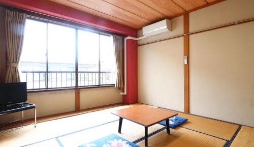 Economy Triple Room