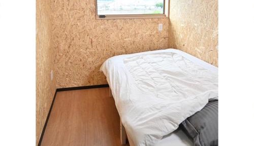 Single Room with Shared Shower and Toilet