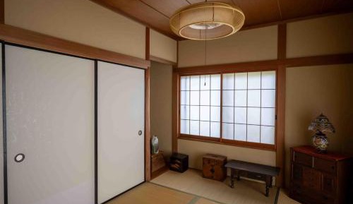 Single Room with Shared Bathroom