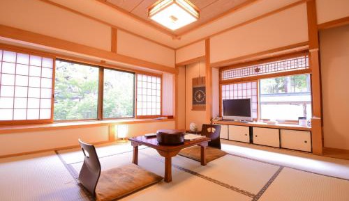 Japanese-Style Deluxe Room with Private Bath and Toilet
