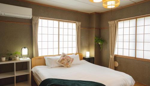Deluxe Double or Twin Room with Mountain View