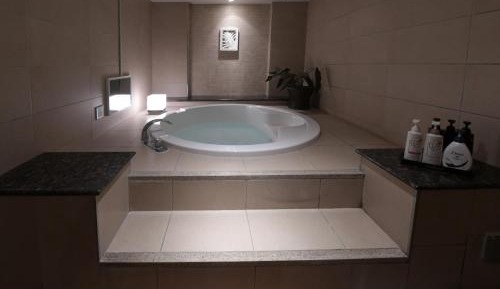 Superior King Suite
