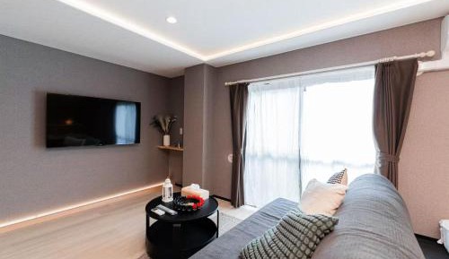 One-Bedroom Apartment with View