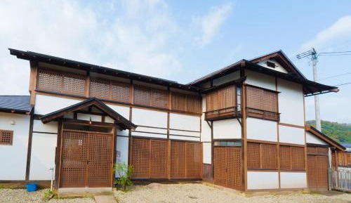 Eight-Bedroom House