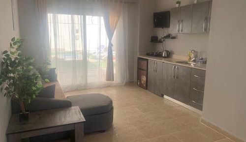 Apartment with Pool View 