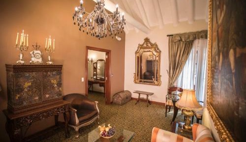 Suite with Balcony and Street View - 2 Queen beds