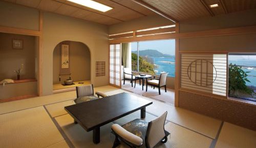 Deluxe Family Suite