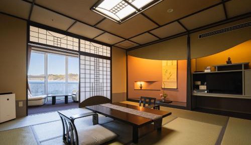 Japanese-Style Room (808)