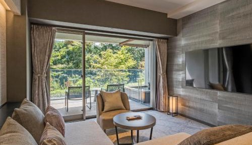 East Wing-Twin Room with Open-Air Bath Western Style /  Japanses Dinner Entry 17:00～18:00