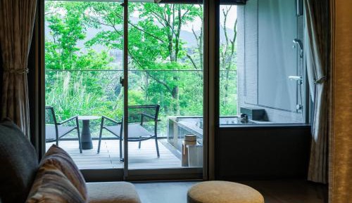 West Wing Deluxe Room with Open-Air Bath Western Style – Breakfast Included