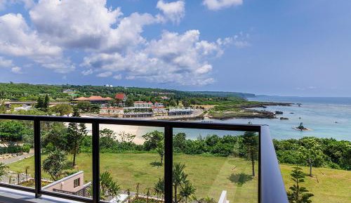 DELUXE CORNER SUITE OCEAN FRONT