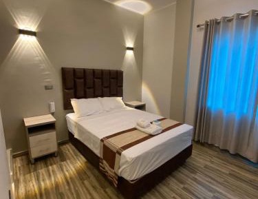 Deluxe Queen Room