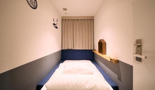 Single Room with Shared Bathroom - Male Only