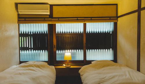 Standard Twin Room with Shared Bathroom