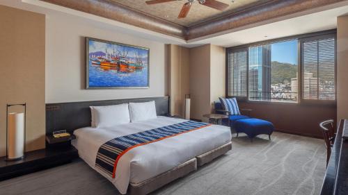 Club King Room - City View on Higher Floor with Complimentary Mini-bar