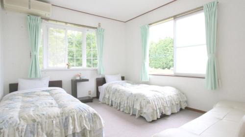 Twin Room with Shared Toilet