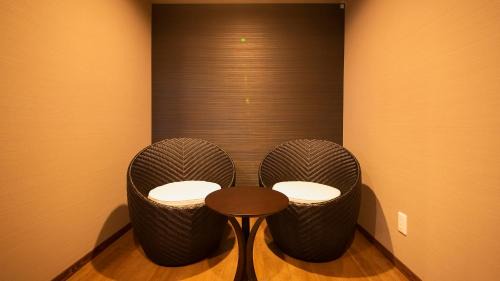 Modern Twin Room with Tatami Area and Semi Open-Air Hot Spring 